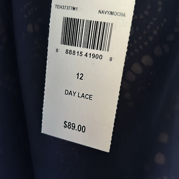 Connected Women's Lace Cold-Shoulder Cape Dress - Picture 5 of 7